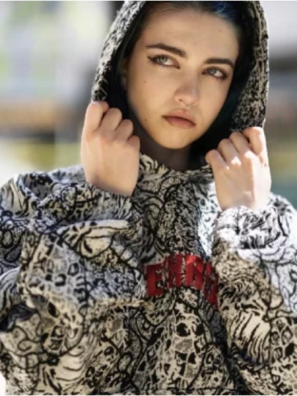 Divine Threads BLACK & WHITE
JACQUARD HOODIE